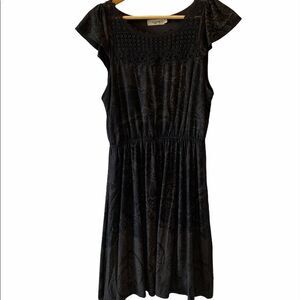 Black & Grey Paisley Soft Flowy Cap Sleeve Dress